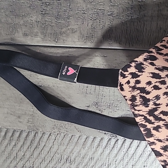 NWT Victoria’s Secret Push Up Leopard Print Bra Size 40DD 🐯 - Picture 2 of 6